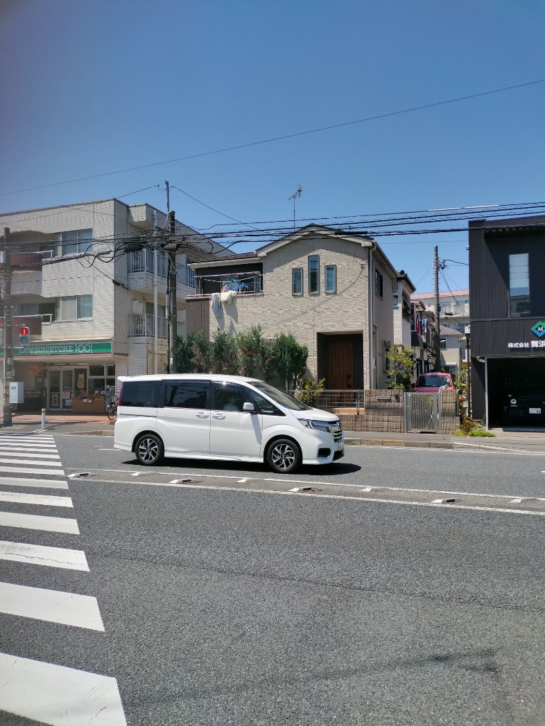 U760N's tweet photo. @stop_suzukimasa @ChibaTadashi1 @eclair807 @moon317f 公職選挙法違反だと認めたわけじゃなくて「選挙に再選できなかったから、市川市議 #鈴木マサ を閉店します❗」

って事なんだろうけど、今日、マサハウスの前を通ったら、看板とか、旗とか、まさかーの絵とか、マサンリンのポスターとか、電飾とか、全部片付けられてました・・😗💦 https://t.co/qrGWi7jJ3r