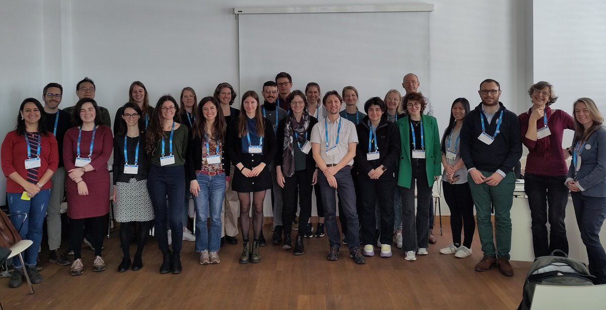What an amazing group of #drought researchers getting together at #EGU23! If you missed it, join us for dinner tonight at 7pm. 😍