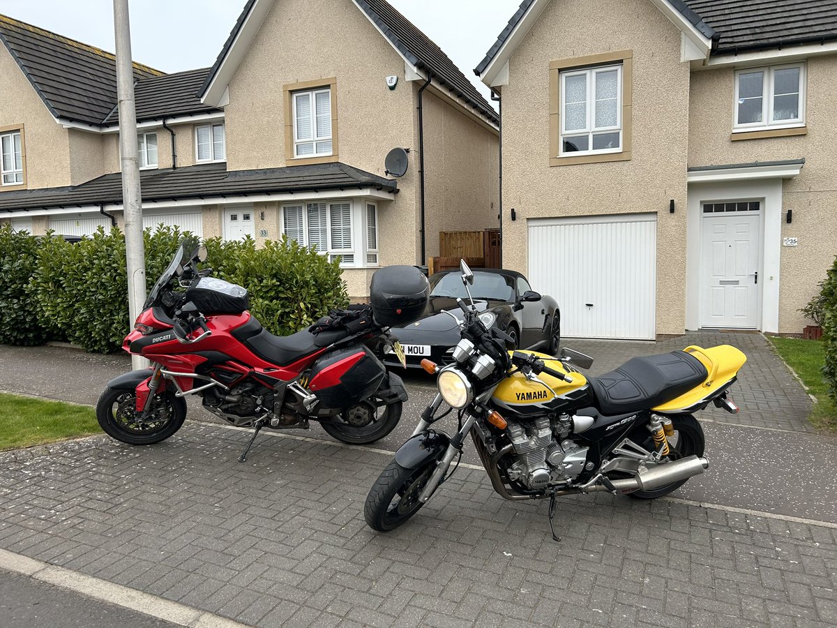 XJRT1964's tweet image. A ride down to Moffat to set Toby on his way 😎 @QueensferryMoto @gazzadaz #highlandloop #jointheride