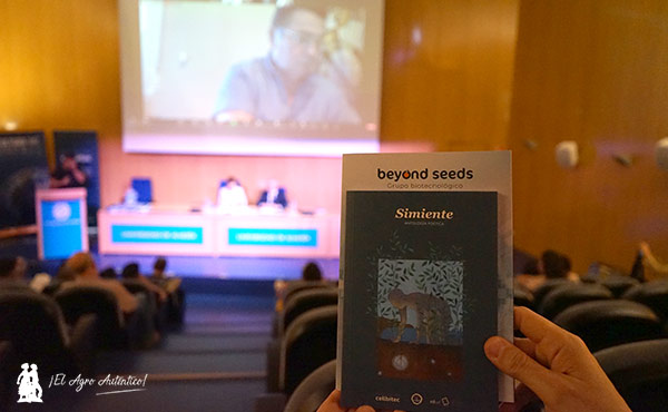 jaarcossanchez's tweet photo. 🔈🔉🔊#Simiente' es una antología poética inspirada en la #agricultura y la #semilla promovida por la Fundación Cellbitec
📝https://t.co/8XWapi4Gy4…
📍Presentación en la Universidad de #Almería coincidiendo con el Día Internacional de las Semillas
🌱🌱
#UAL #Cultura #poesia https://t.co/sj3G69IQFM