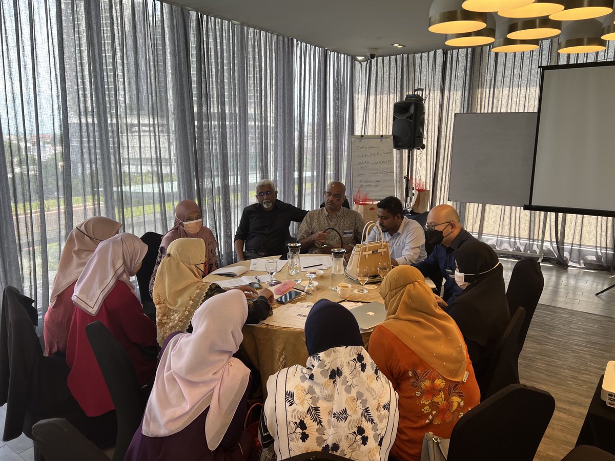 MatSouthwell's tweet photo. Participants on @UNODC_HIV @UNAIDS #MACare Stimulants and HIV course in Malaysia discuss and feedback on application of community with people who use stimulant drugs @Coactteam #peerworks https://t.co/j6GqqhNV5j