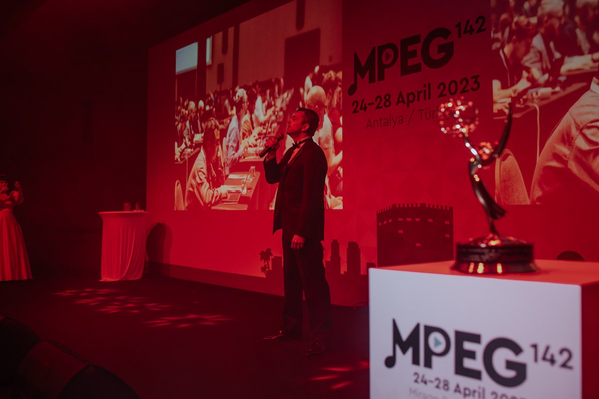 mpegtr's tweet photo. Highlights from the MPEG Emmy Celebration and Party night!
๐ท๐ค๐ธ๐ปThanks to Su Voices!
#mpeg142 #mpegmeeting #EmmyAwards #EmmyWinner https://t.co/kVZS2cYqqy