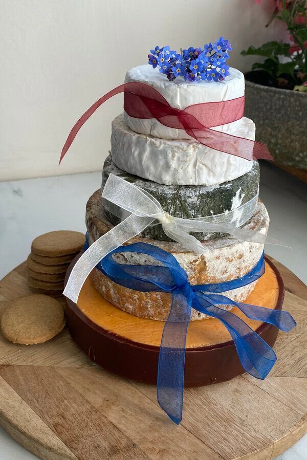 WCCheeseCo's tweet photo. Our new 'Red, White and Blue' cake feeds approx. 40+ people - perfect to enjoy over the whole Coronation weekend with friends and family or a fantastic centre-piece for a street party buffet! https://t.co/ZoMa8kN11C