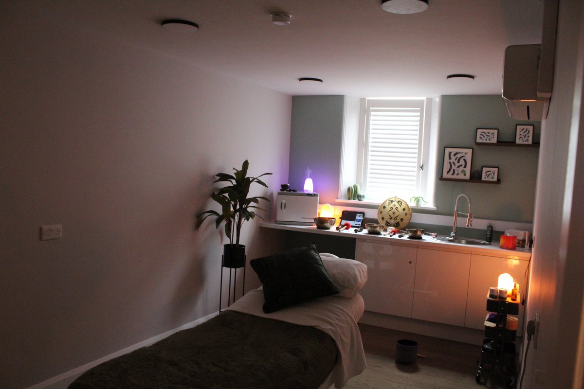 ClaireHouse's tweet photo. This week, we celebrated the opening of the new therapy rooms at our Liverpool site with @64Trust &amp; @PaulSmithJnr.
The rooms mean we can offer complementary therapies such as aromatherapy &amp; reiki, that help the children &amp; families we support to improve their health &amp; well-being. https://t.co/pM9AagREUA
