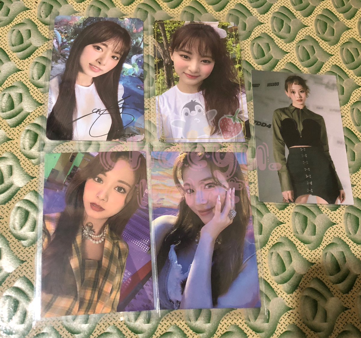 wts lfb twice ph

tzuyu photocards set
—  720 php
— on hand
— dm for condi
— reply / dm to claim
— can look for kahati but will only ship to 1 address
— rcbyt !

loc: manila
mop: gcash
mod: sco 

t. twice tzuyu more and more signed thin border tzuyu retro sana denim message card