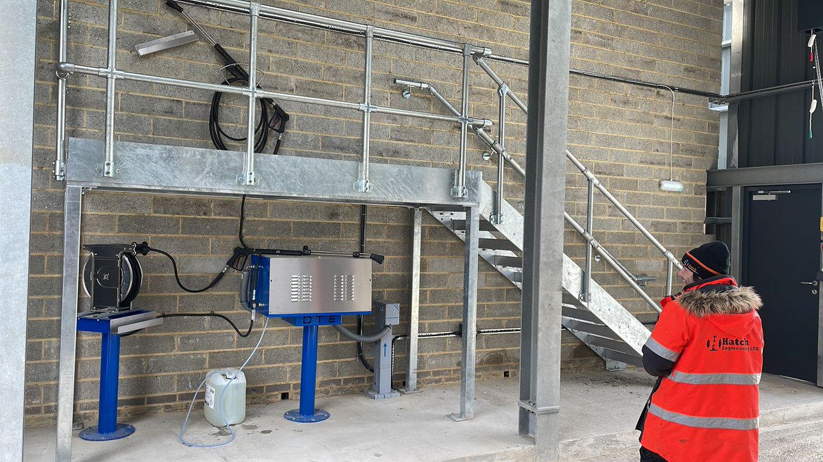 Galvanised Steel Washdown Platform with Staircase for an Ambulance Center in Kent. 🚑 

Fabricated in our workshop and Installed by our Site Team.

#galvanised #steel #walkway #staircase #Metal #installation #fabrication