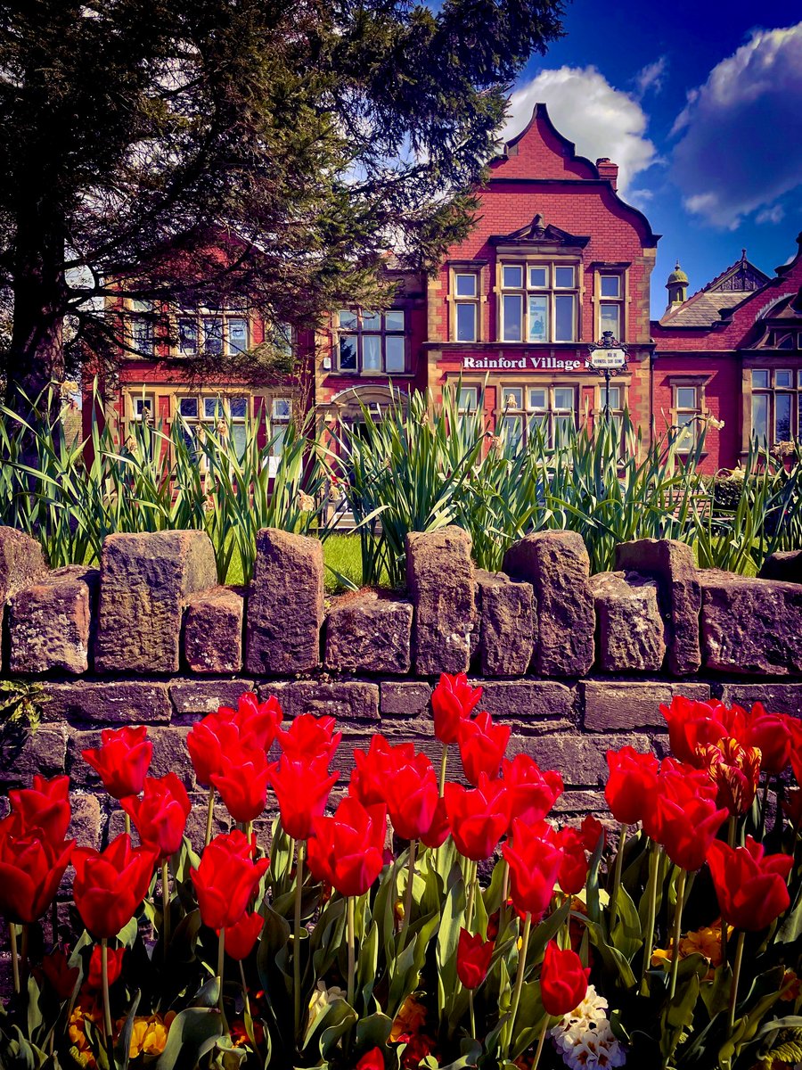 DofENorth's tweet image. Today is #OnYourFeetBritain
This is a national activity awareness day which encourages people to participate in fun &amp;amp; simple activities to get them to move more at work.
We decided to have a walking team meeting. It was a great opportunity for us to build stronger relationships.