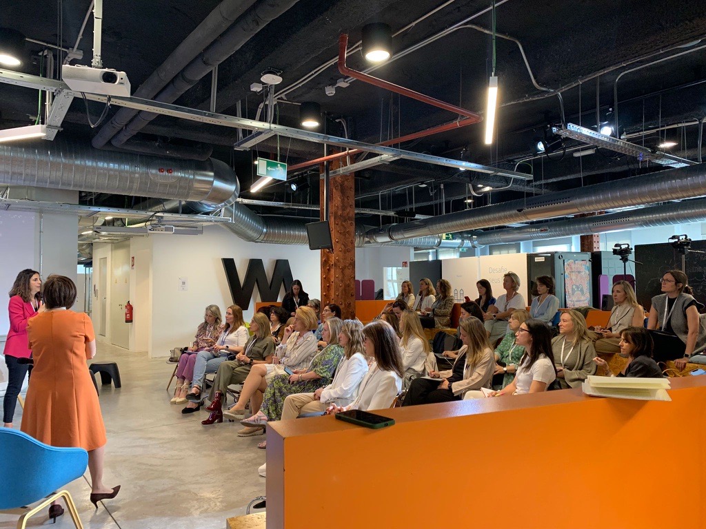 Wayra's tweet photo. 📢 ¡Comienza la tercera jornada del #InvestorsProgram de @WA4STEAM en nuestro hub de Gran Vía! ✏️  Jornada para formación de mujeres inversoras y business angels. ¡Gracias a todas por acompañarnos!  📸⬇️
#ScaleUpWomen @WayraES https://t.co/6oZ2J4LhqR