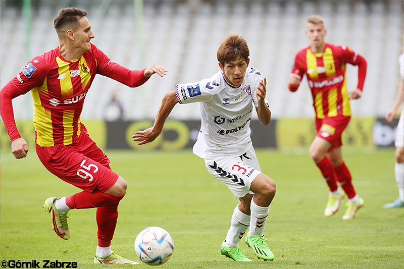 SoccerKingJP's tweet photo. 🇵🇱インタビュー🎙
奥抜侃志、ポーランドで研ぎ澄ます“縦突破” 「一瞬のスピードは通用する」
https://t.co/k9SXnYdk6q

🌏「海外でプレーしたい」23歳で叶えた夢
🔥1対1は「ほぼほぼ抜ける」
⚽️“三笘＋久保”ドリブラーの究極系
🇯🇵日本代表入りへの想い

✍️三島大輔（@Futebol_BR19）
🤝@UDNSPORTS https://t.co/7rH00tqvqO