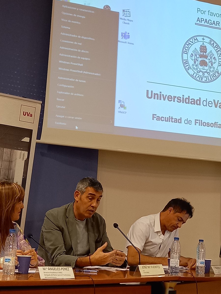 CosmoTwitero's tweet photo. "Tenemos más periodistas en la empresa que diseñadores e informáticos" - José M. Fuentes, CEO de Cosmomedia.  "Lo que las personas buscan es contenido" Participamos en la Mesa Redonda de @FyL_UVa #cosmomedia https://t.co/JqhnQoDAe4