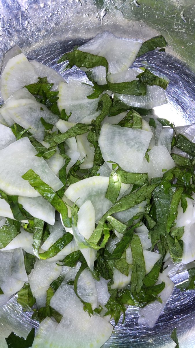 ワイルドサーモンの大根とオレンジのコールスローのレシピ