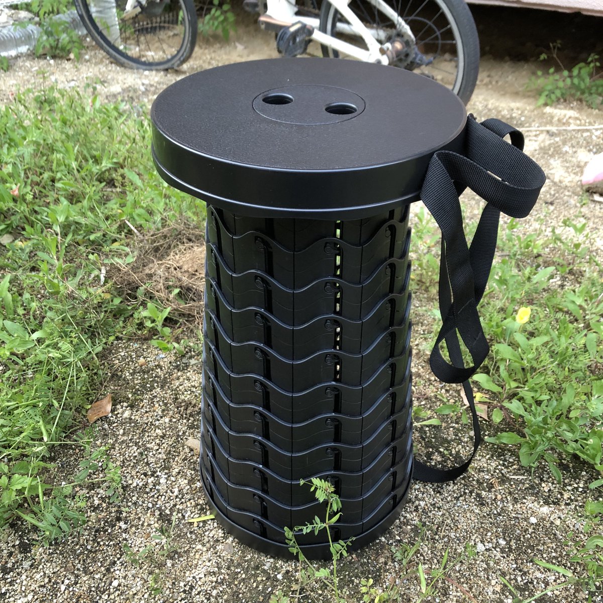 屋外でのスケッチ用に購入した折り畳みスツール便利！
今までダイソーの折り畳み椅子を使ってたけど、安定感が全然違う。
https://t.co/eEmbf2MJF1 https://t.co/L5dxSDFhmI