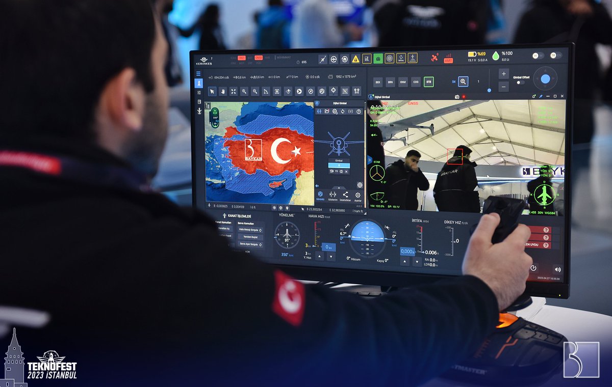 Bayraktar #Kemankeş mini akıllı seyir füzesi ilk kez #Teknofest2023'te sergileniyor.

Jet motorundan, stabilize kamera sistemine, yapay zeka yazılımlarından sistem tasarımına tümüyle milli ve özgün.

🔹200 km+ operasyonel menzili
🔹0.7 Mach dalış sürati
🔹30 kg ağırlık.