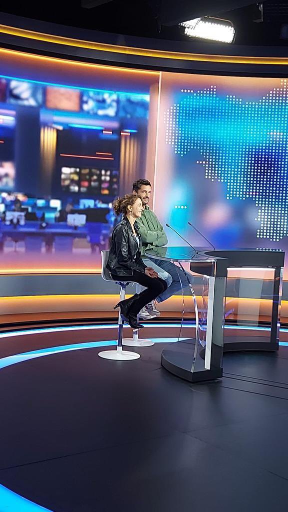 celinekallmann's tweet photo. Merci la Belgique pour le super accueil ! Tournée des médias et magnifiques rencontres pour parler de notre livre chez @GlenatBD #quandCaVaQuandCaVaPas ❤️  @rtlinfo @encore1histoire #Belgique https://t.co/WUmG0xltk5