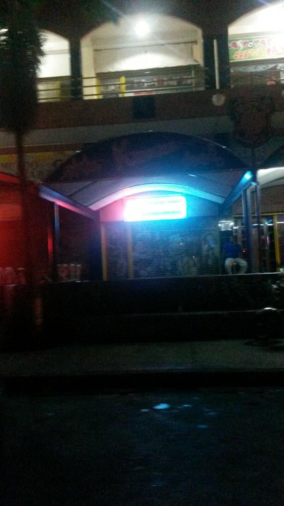 HoyDeporteVzla's tweet image. Por acá, en el café caramba, los #Cecaf os hacían cola, mendigando un móvil a la golda N33 , para "defender la revolución" 😅😅😅😅😅😅😅😅😅😅