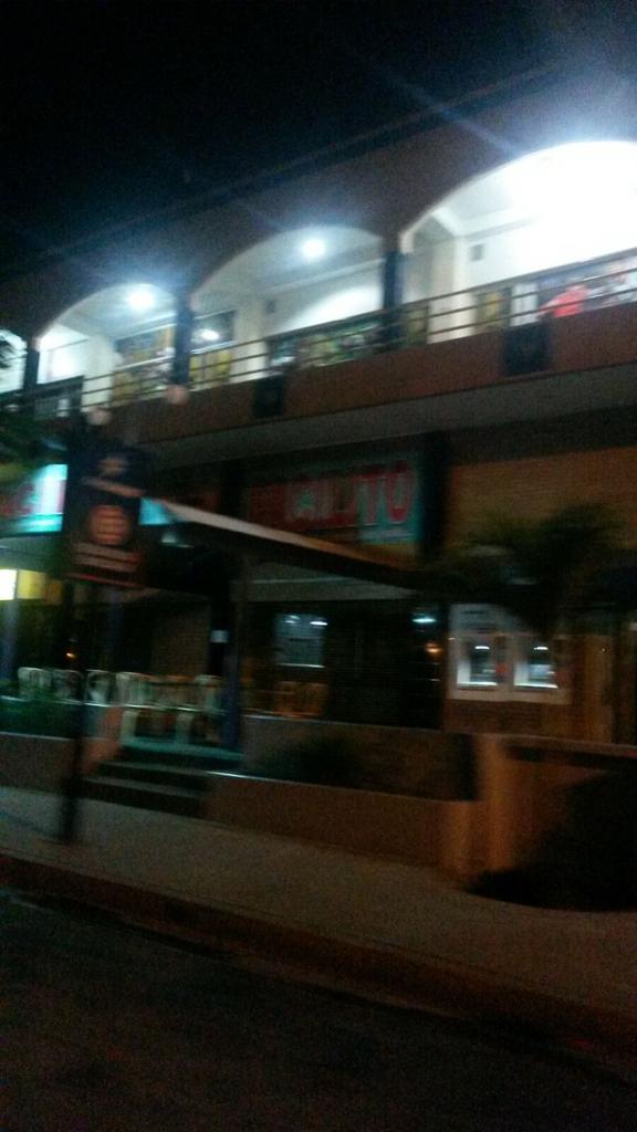 HoyDeporteVzla's tweet image. Por acá, en el café caramba, los #Cecaf os hacían cola, mendigando un móvil a la golda N33 , para "defender la revolución" 😅😅😅😅😅😅😅😅😅😅