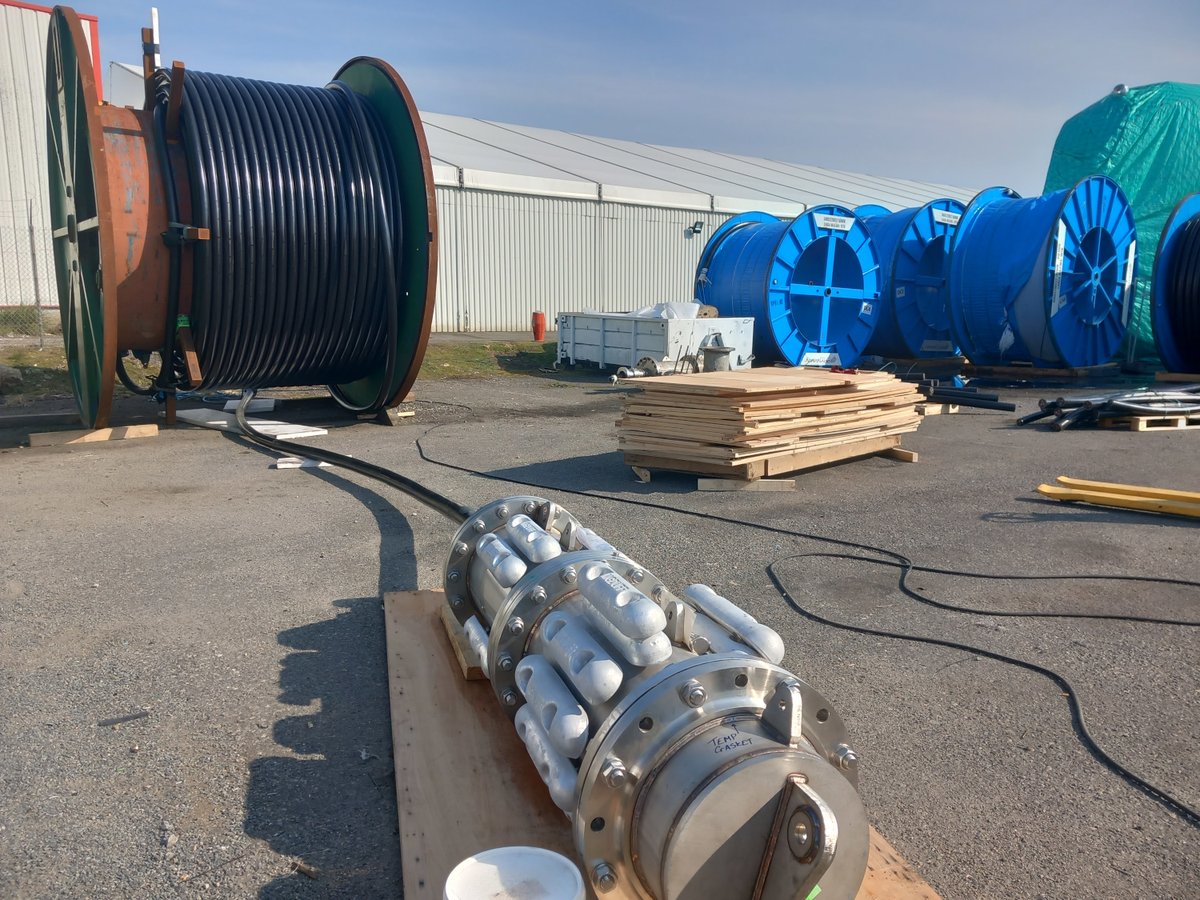 CentraleNantes's tweet photo. Investment on the #SEMREV site continues!

After receiving the site's new cables and connectors, the teams, led by INYANGA, have completed the installation of the connectors on the cables and prepared them for the installation offshore. https://t.co/rtRT5UBeKk