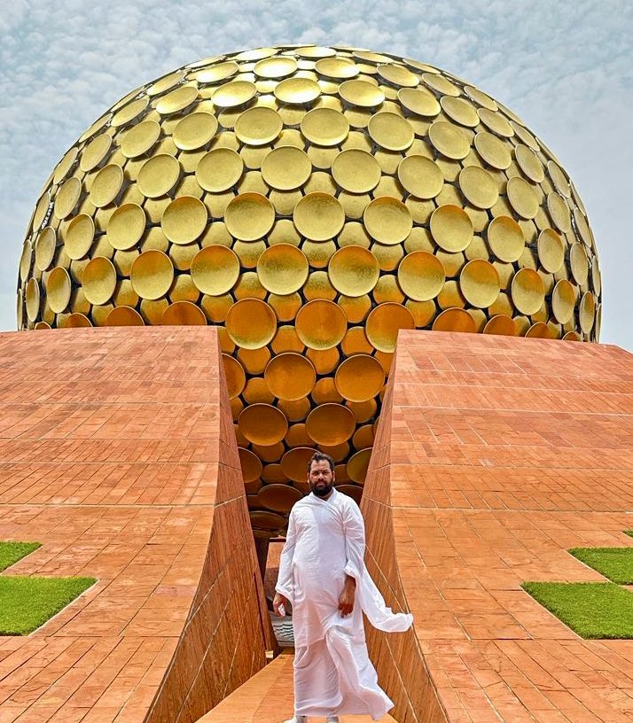 At the beautiful Matrimandir in Auroville. Pondicherry, Tour was amazing, spiritual, feeling blessed

#Auroville #Matrimandir #Pondicherry