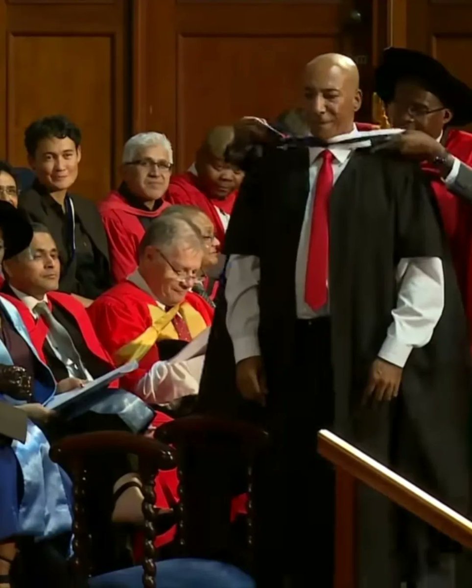 djselwynb's tweet image. Throwback to one of the best memories of my life @UCT_news #Tbt #graduation2019