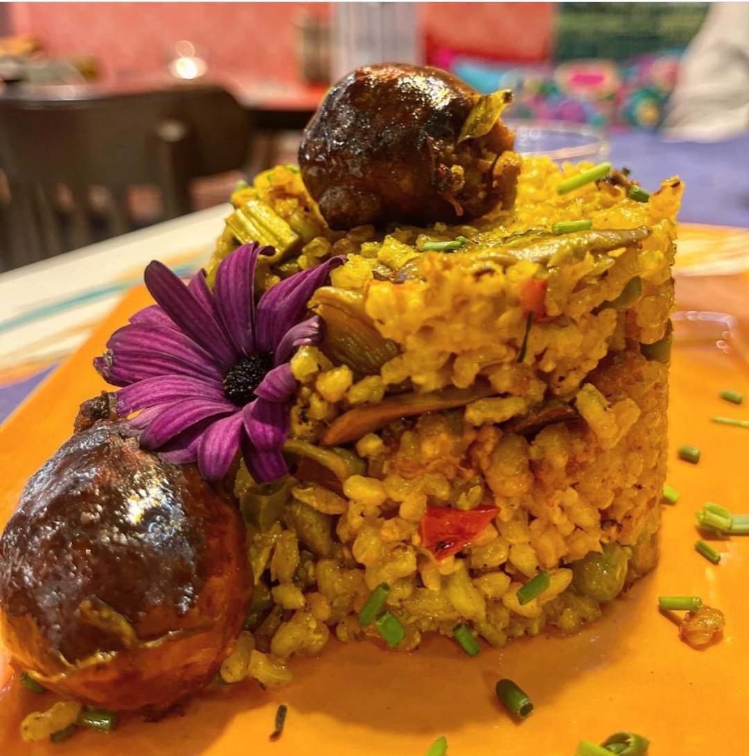 loulubistro's tweet photo. Nuestra PAELLA te encantará 😌 Nuestro querido paellero Chef Fer 👨🍳 ha conseguido darle un toque LOULU 🎈 para TI 👍🏼🍽 #Loulu #Bistró #paella #tapas #foryou #Antequera https://t.co/BL73nQOzUg