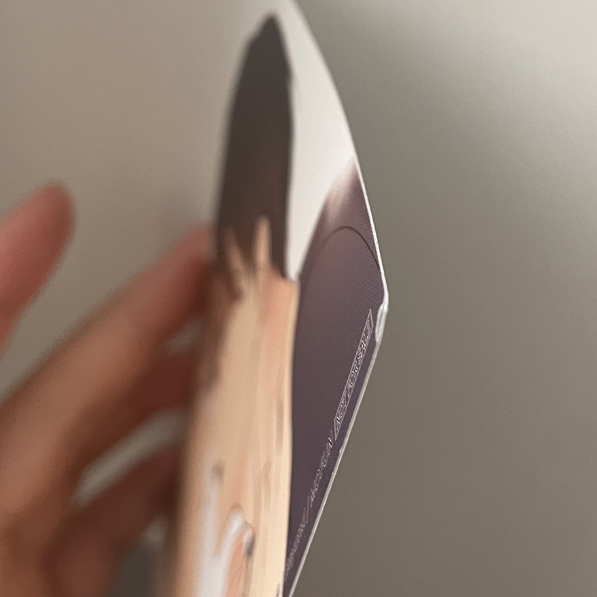 paralilove's tweet photo. 1. 찍힘 하자
2. 찍힘 하자
3. 테이프 자국과 약간의 뜯어짐
4. 기스 (빛에 비췄을 때 보여서 사진 첨부 못했습니다ㅠ.ㅠ 그냥 볼 땐 티 안나요!) https://t.co/kxZQSLzhly