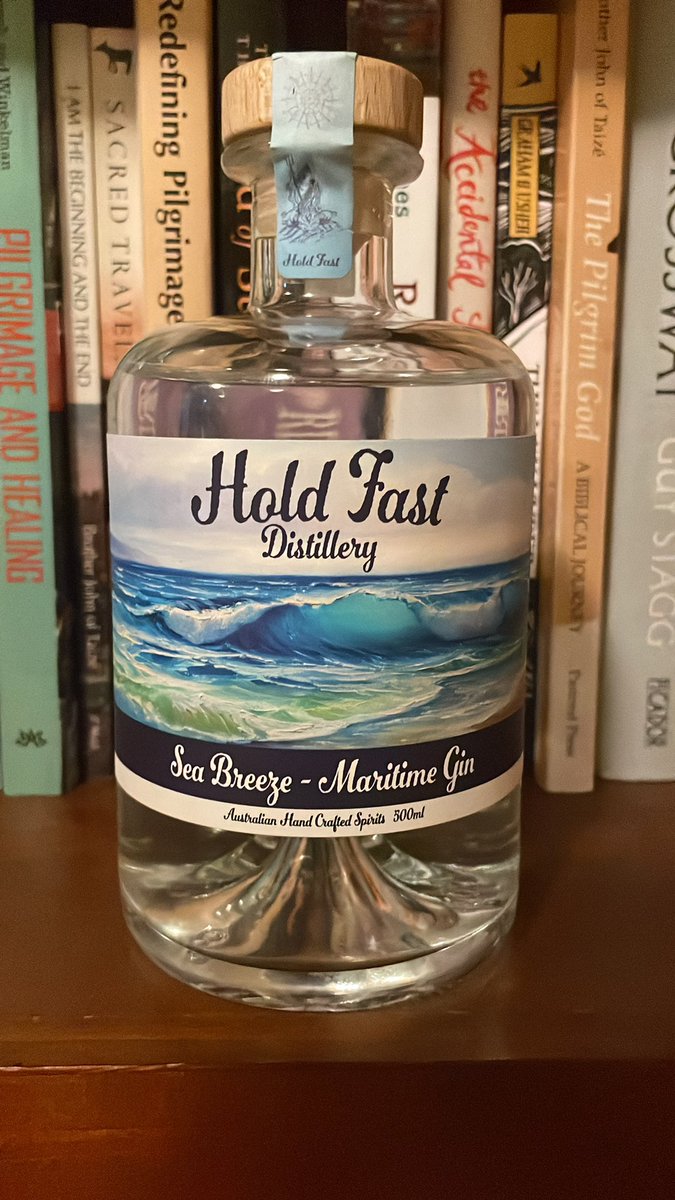 padrecam's tweet photo. Local gin from a veteran-owned and -operated distillery? 

I’ll drink to that. https://t.co/pUzbV3eTH9