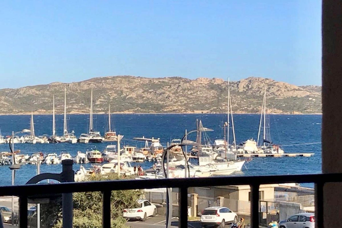 GlobalEstatehub's tweet photo. 🌊🏖️☀️ Looking for a dream home with a stunning #seaview? Check out this renovated 65 sqm apartment for sale in #LaMaddalena, #Italy! Don't miss out on the chance to own a piece of paradise.  #PuntaTegge #ApartmentForSale #BeachLife 
https://t.co/z3KnOJm1pM https://t.co/VPb6KNVUCr