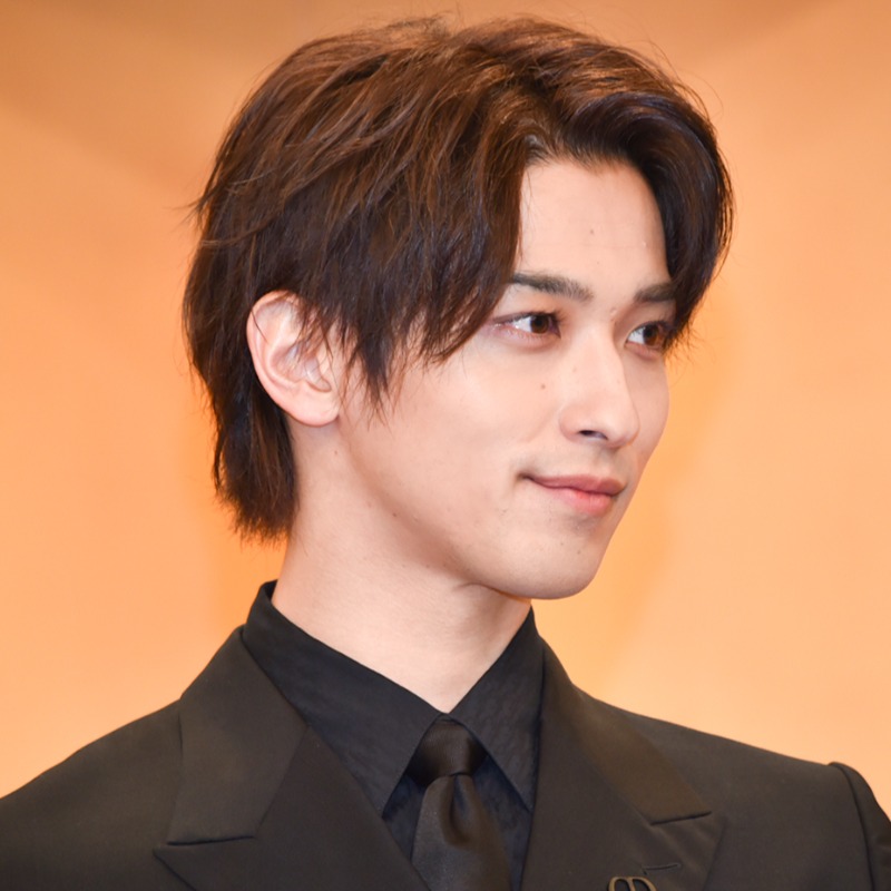 modelpress's tweet photo. 【写真追加📸】横浜流星、2025年大河「#べらぼう ～蔦重栄華乃夢噺～」主演に決定🎊👏

🟣“江戸のメディア王”蔦屋重三郎演じる
📖制作統括語る起用理由とは

🔻フォトギャラリー
https://t.co/iCbqIzmdNe

#大河ドラマ #横浜流星 #大河主演 #蔦屋重三郎  #蔦重