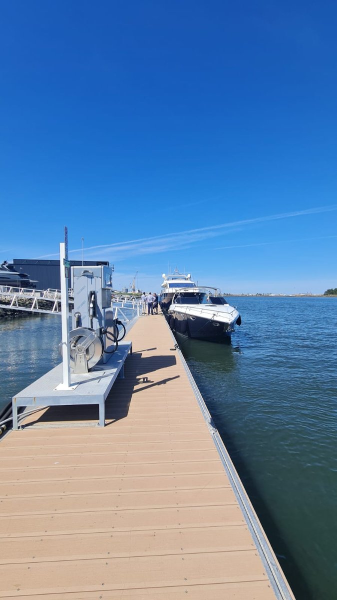 ronautica's tweet photo. Today we show you a project in #Aveiro, #Portugal !

👉This is a #pontoon built at the Aveiro shipyard for ROM boats, featuring a fuel station and transit area.

From design to construction, every detail was carefully considered to ensure functionality and durability 💪 https://t.co/ryzRIaUmAy