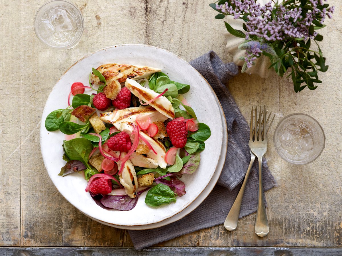 Spice up your chicken salad with these delicious spiced-picked raspberries! This has been a winning recipe within the trading team this week. Click the link in our bio for the full recipe and give it a try 👍 #AngustTradingTeam #TheBerrySpecialists