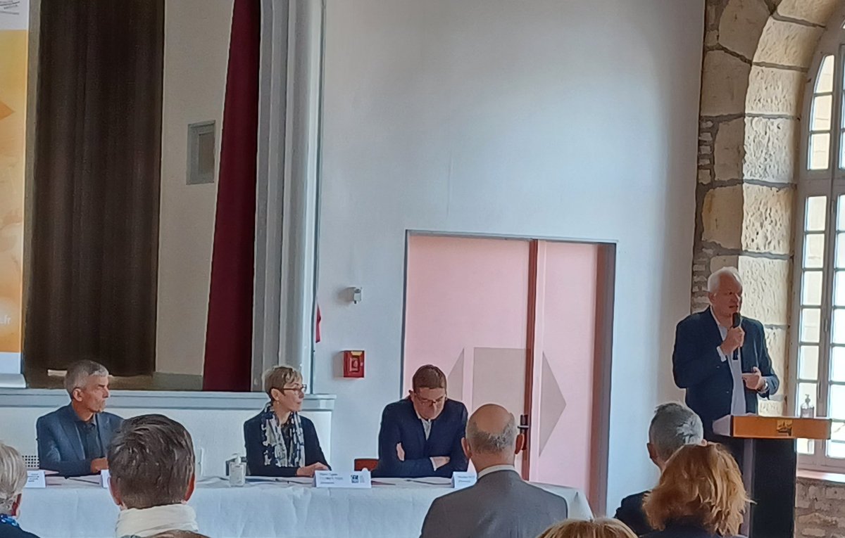 MlouCarbayo_Mut's tweet photo. #mutualitebourgognefranchecomte . Signature du CLS Vesoul Val De Saône ce matin à Jussey en présence d'une large représentation institutionnelle.#arsbfc, #pvvs , la #MFBFC est partenaire avec des actions santé environnement. https://t.co/bKgvz2PX9D