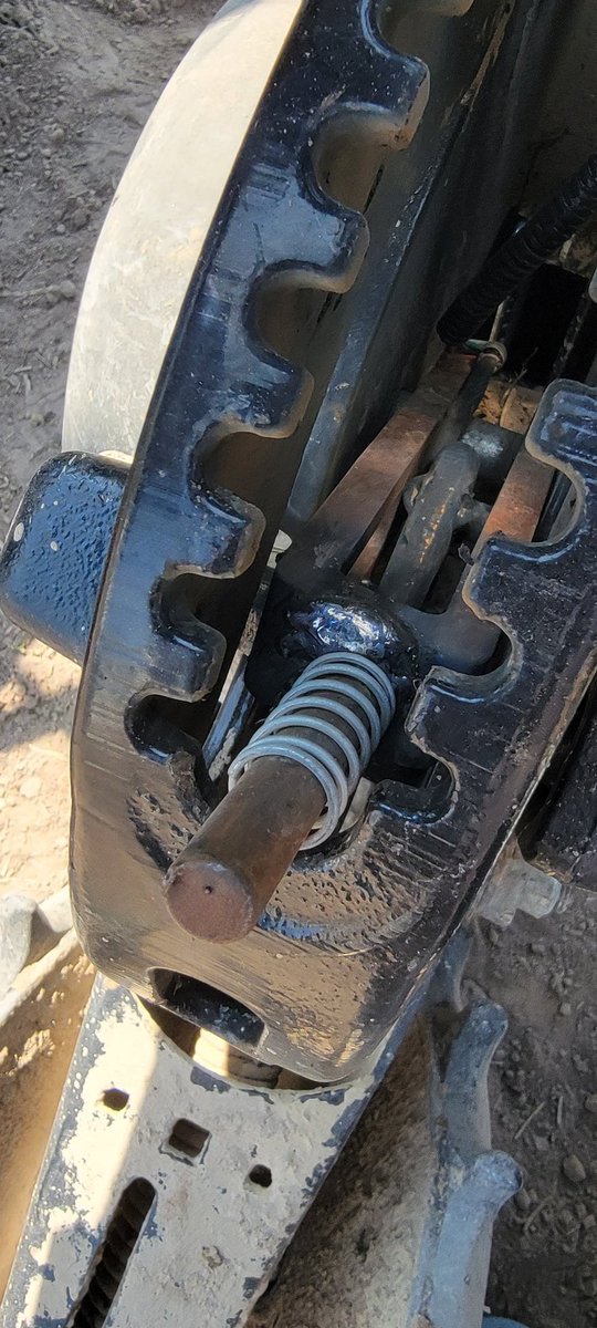 marioncofarmer's tweet photo. And yeah i welded that bitch up. Was 30 miles from the dealer. It actually worked too. #ifixthings #agleader #kinze4900 #needarain #getstuffdone https://t.co/AaBWJ0Iz9j