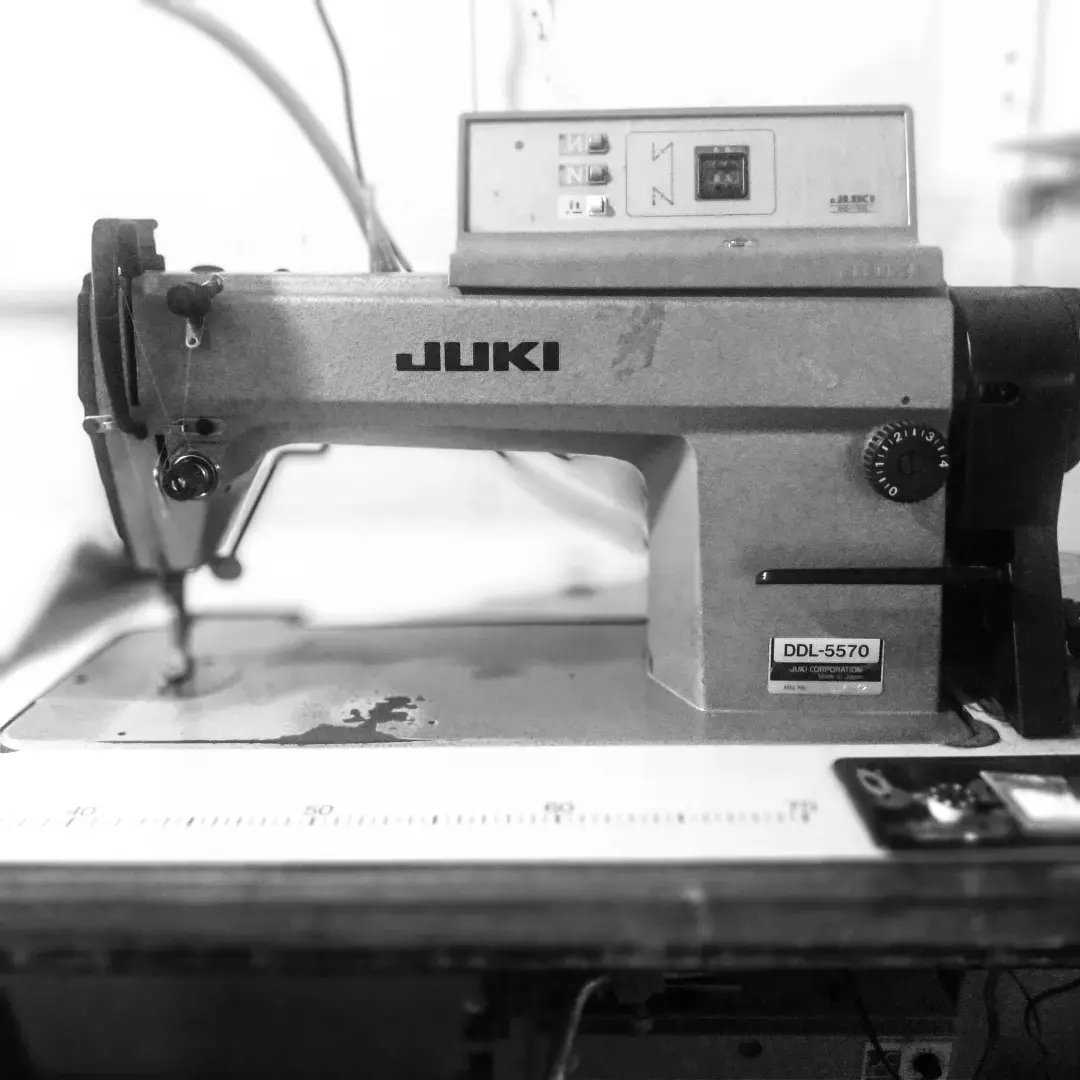 mishinyakonishi's tweet image. 【DDL-5570】工業用ミシン
#juki
この機種は思い入れがある
研修で使用した機種

縫製の現場ではまだまだ活躍しています

#jukisewingmachine #mishin #sewing #sewingmachine #machine #monochrome #ジューキ #ミシン #ミシン屋 #工業用ミシン #モノクロ #モノクロ写真