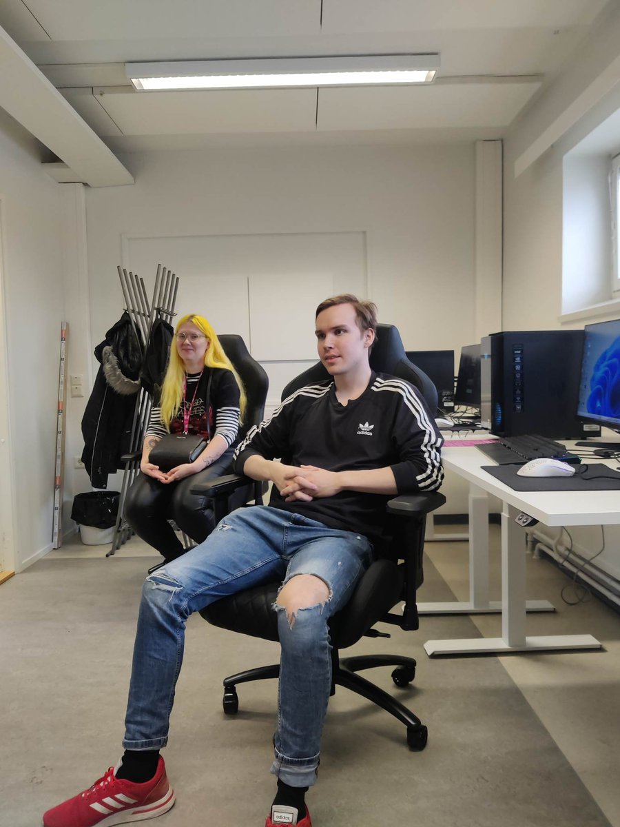 Tänään vietettiin Hämeenlinnan korkeakoulukeskuksen Gaming Lab -tilan avoimia ovia. Hyviä keskusteluja ja vähän pelaamistakin samalla. Tila on nyt henkilöstölle ja opiskelijoille avoin ja pelattavissa 🖥️ #hamkgaming #pelitila <a href="/HAMK_UAS/">HAMK UAS</a>