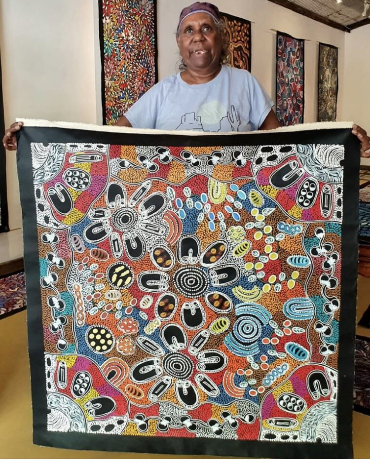 Aboriginal Artist, Lanita Numina with one of her amazing works, in Larrakia Country. #aboriginalart #australianart #IndigenousPeoples #aboriginalartist