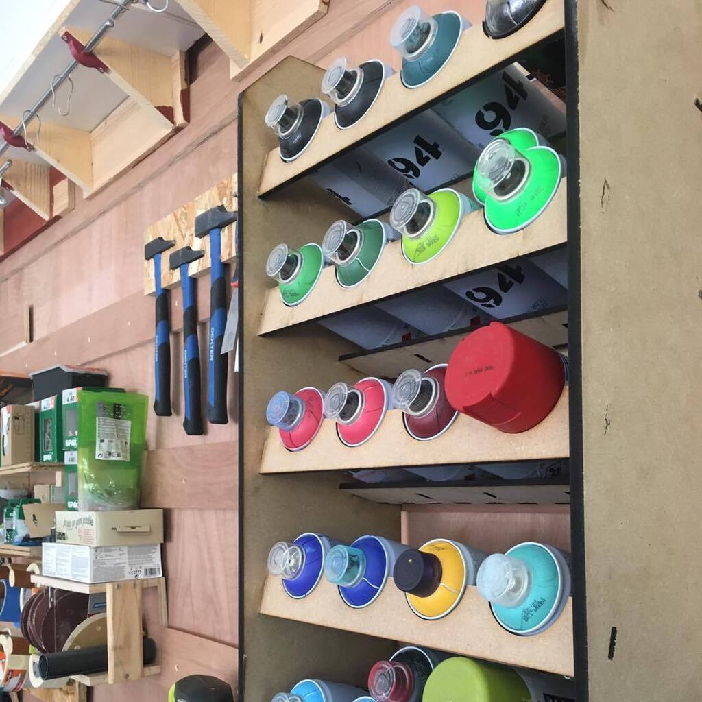 fablab_bastia's tweet image. Petite fabrication du jour, on avait un peu d’espace libre sur notre mur d’outils, alors…. On y a mis les restant de peinture en bombe de #mtn94 de chez La p'tite usine 👍
