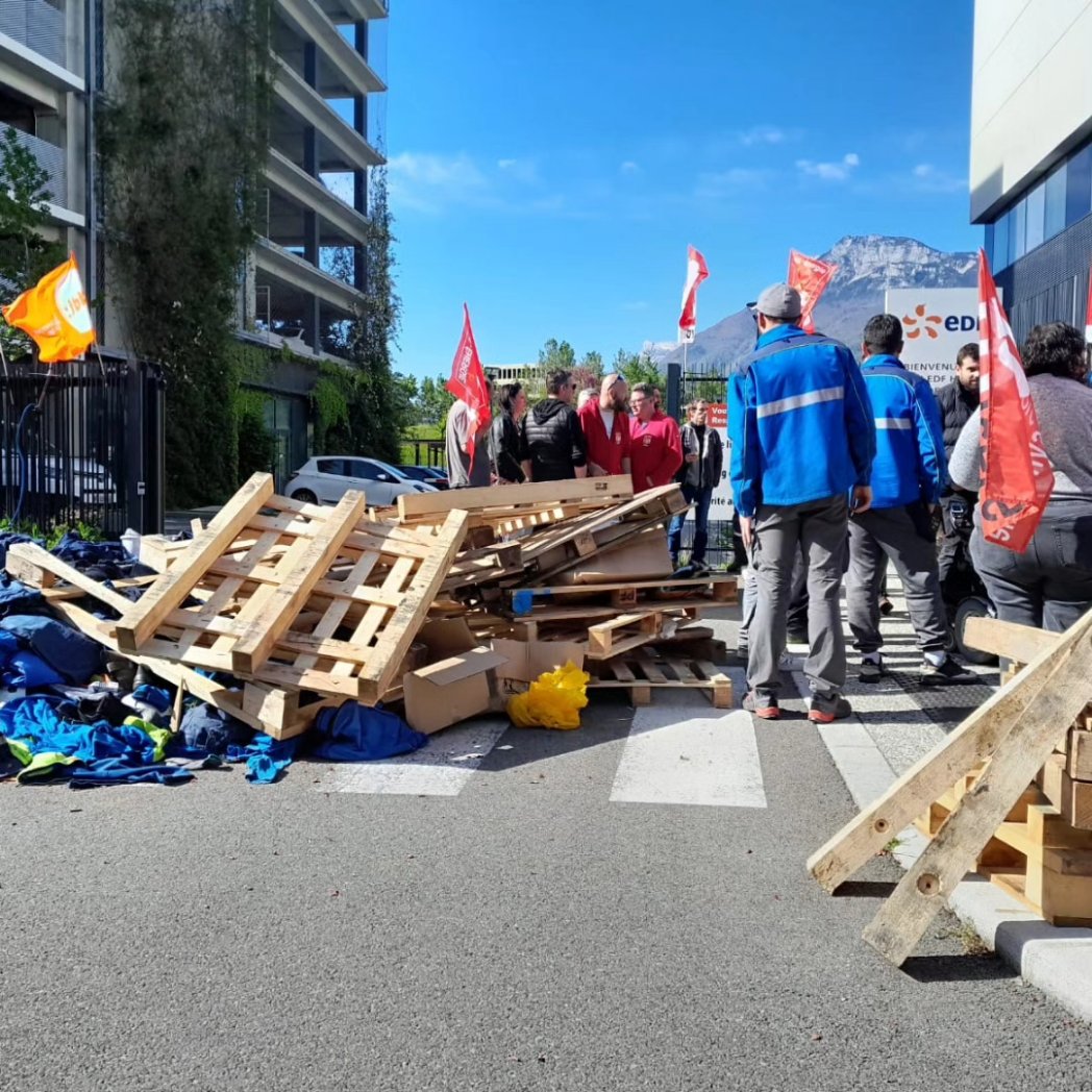 Rassemblement des salarié.e.s de l'énergie contre la réforme des retraites ce matin à Saint Martin le Vinoux !