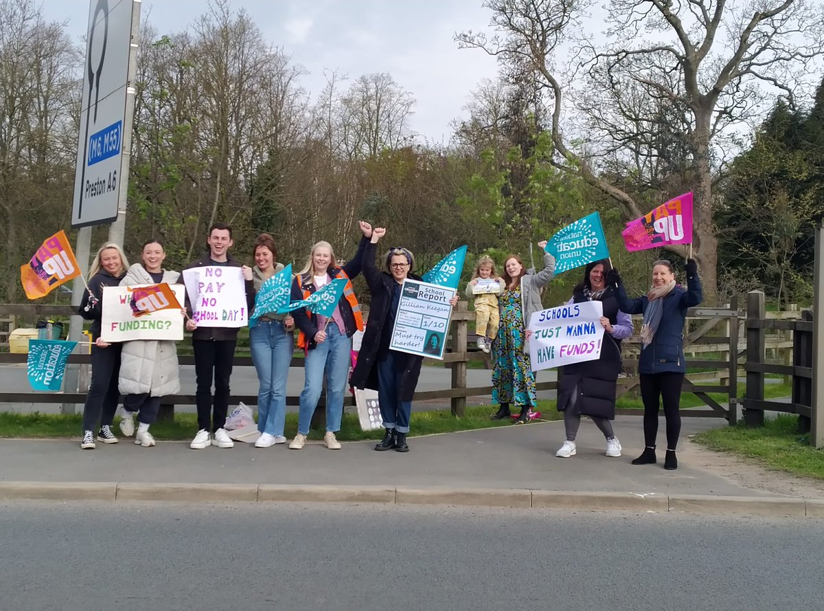 teachyear5's tweet photo. Our picket at Broughton Primary this morning. #saveourschools #PayUp #preston @Preston_NEU @LancsNEU @NEUnion https://t.co/NBdjccK5JQ