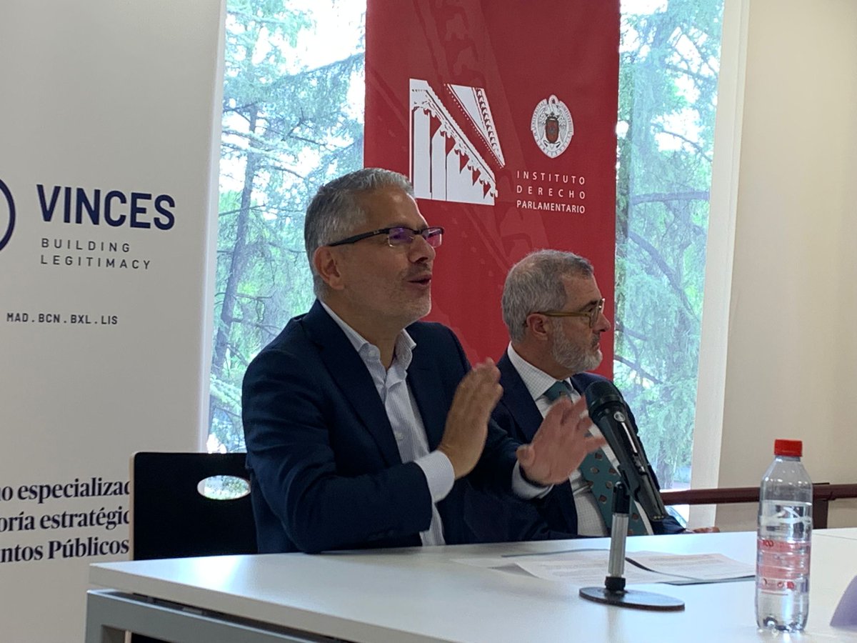 VincesAffairs's tweet photo. Arrancamos la jornada celebrando en colaboración con el @IDP_UCM de la @ucm_derecho el 1º Encuentro sobre apertura de información parlamentaria.

Analizaremos y debatiremos sobre las oportunidades de hacer más accesible y transparente la información parlamentaria, acompañados de letrados, doctores, investigadores, #Webmasters de parlamentos autonómicos y del @Congreso_Es y de medios de comunicación, como @democrata_info o @elpais_espana.