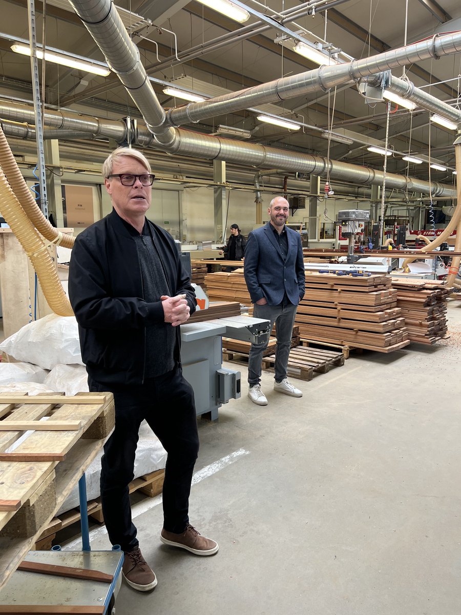 Fio_investice's tweet photo. Díky za exkurzi do společnosti @mmcite_, která ve spolupráci s poradcem @starteepo připravuje IPO na trhu START @prazskaburza.

Její (nejen) lavičky jsou po celém světě a model Vera jsme si zkusili i složit. Jednou z novinek #mmcite je i experimentální, 3D vytištěný květináč. https://t.co/v48Dt0chA4