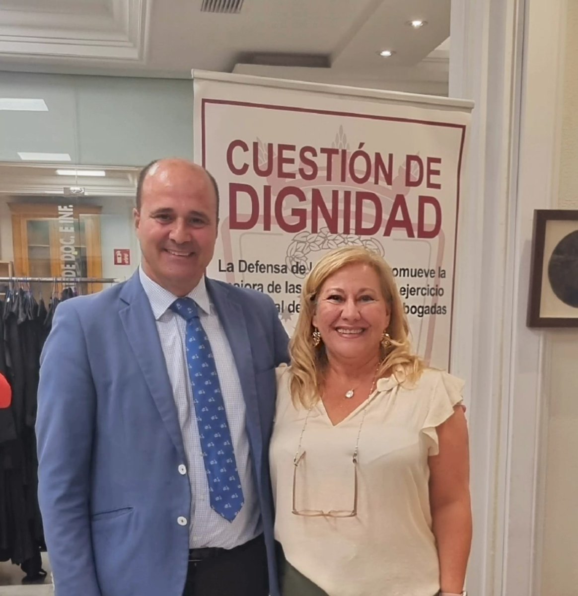 ICASEVILLA's tweet photo. Nuestr@s diputad@s @maritahermano y Alberto Pérez Miranda ya en Madrid en representación de @ICASevilla recibidos por el decano @EugenioRibon de @icam_es para estar en la concentración por la defensa del #TO. #Justicia #concentración #DefensaTO #MareaNegra https://t.co/5cGClFZtbF