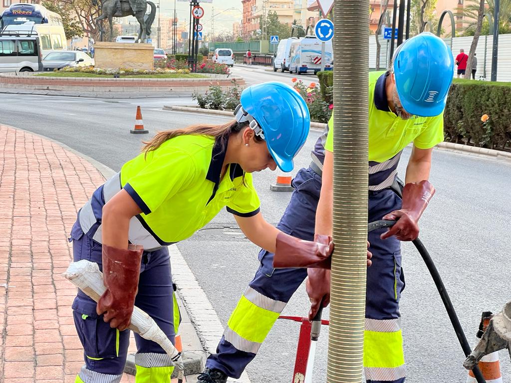 Gestagua_Saur's tweet photo. ¡Hoy en @fuengirola ultimamos los trabajos de #limpieza de las redes de #saneamiento del Recinto Ferial y su entorno, para que todo esté listo para disfrutar de la XXVII Feria Internacional de los Países! #FIPFuengirola ↗️ https://t.co/jzREZblFPK https://t.co/cuxOiyhQVl