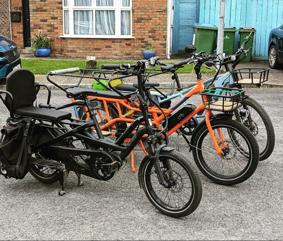 Comparing different longtail bikes at the weekend

Front to back
@ternbicycles GSD
@radpowerbikes RadWagon
@decathlon_ireland R500

#iscycle #ebike