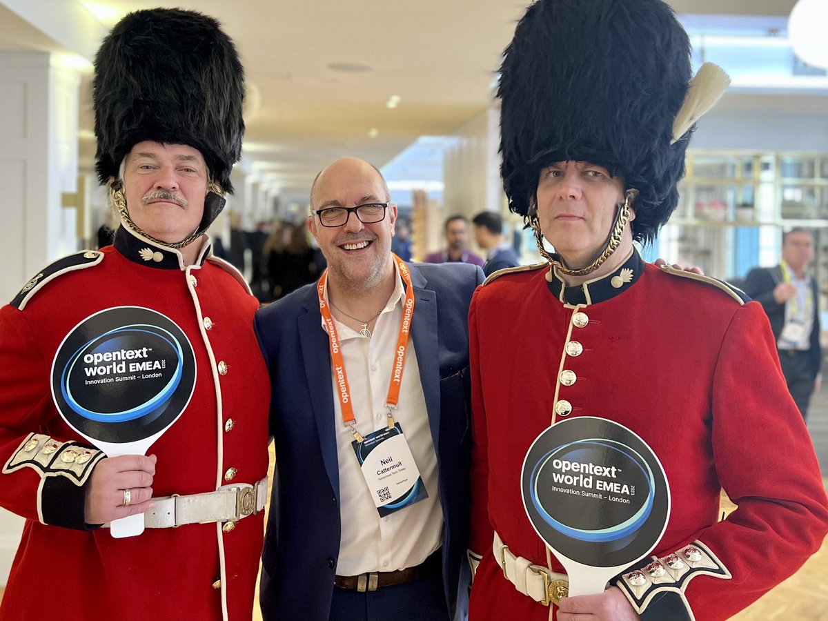 NeilCattermull's tweet image. It’s nearly time to meet the experts @OpenText #opentextworld #London! Great to see a London based event so organised! Key info by Industry sectors demonstrated! 

Look who I’ve bumped into, they make even me look small! @sallyeaves @OpenText @OpenTextSec @OpenTextDev #AI #cloud