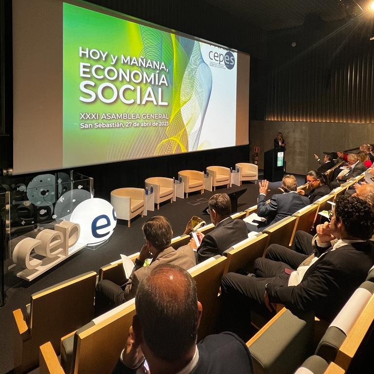 CEPES2's tweet photo. 🔵Hoy asisten a #ASAMBLEACEPES2023
Máximos repr. de los 30 socios que componen #CEPES. Autoridades, invitados, líderes y repr. de la #EconomíaSocial Española
💙Es el momento de la #EconomíaSocial
🚀¡Acompáñanos a través de las RRSS!
¡Comenzamos!
#DonostiaCapitalEconomíaSocial https://t.co/vomHiJcXA8