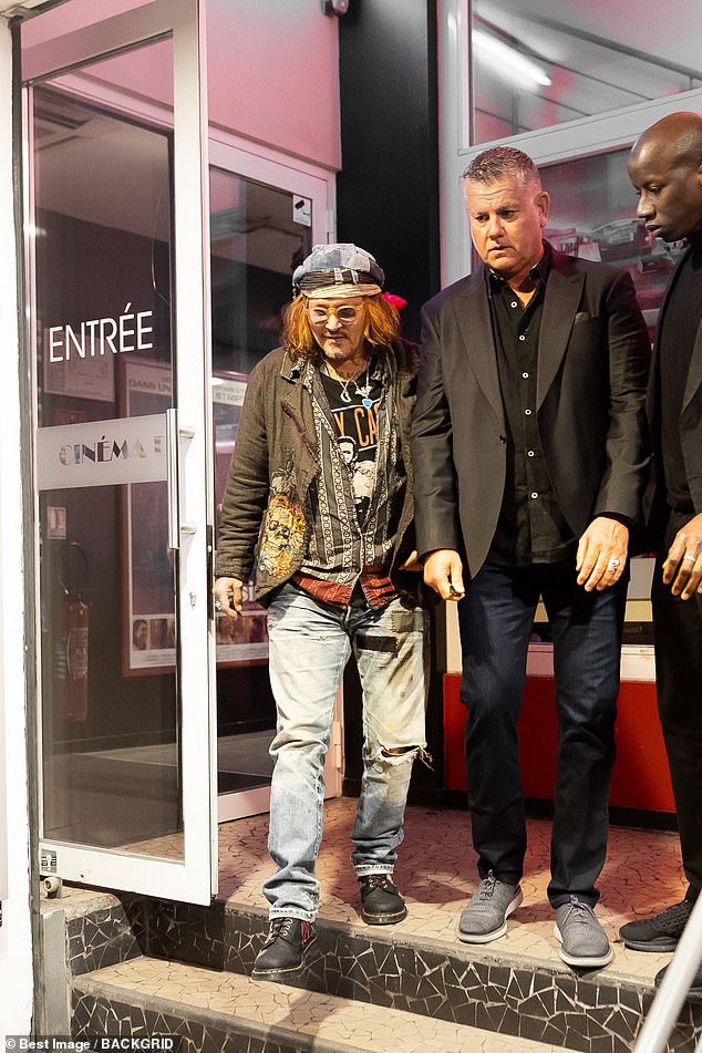 JohnnyDeppLoveo's tweet photo. Johnny last night in Paris! 
Credit to the owner. https://t.co/3VFwuvC3MO