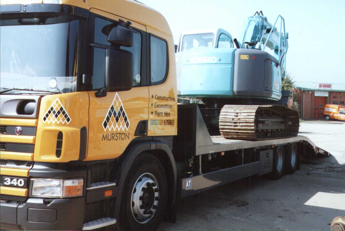 #throwbackthursday to the year 2000, with an Andover LPPB26 low profile plant body manufactured for Murston Plant Hire #PlantHire #Beavertails #Excavators