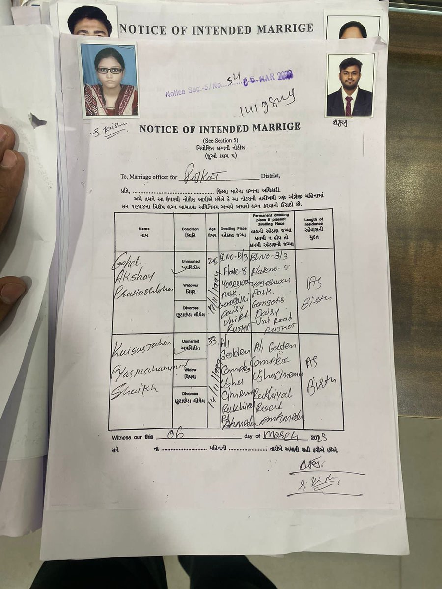 murtadtrap's tweet photo. Collage or school se shuru fitna ye sab sirf sanghinyon ka bistar garam karne ke kaam ayengi 
Afsoos na jane un bhai or baap ki gairat kaha mar gai beti behen ko bag do phone do lekin deen bhi sikhao unko dhiyan rakkho wo kaha jati hai kaha aati hai ye bhi deko 
#BhagwaLoveTrap https://t.co/G8ZHUUyePr