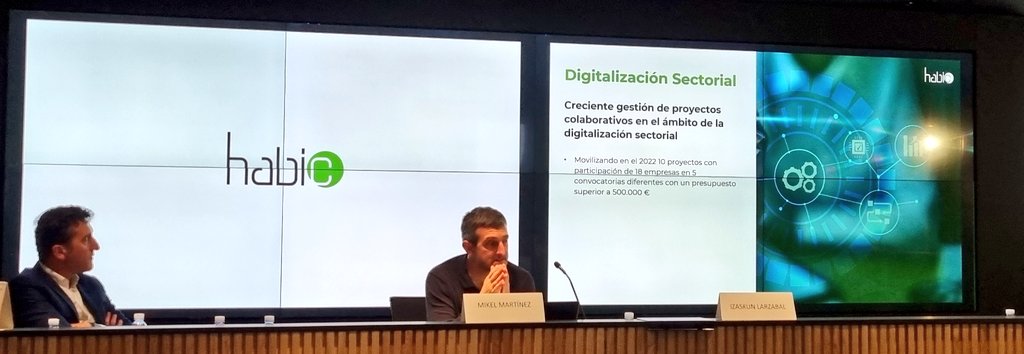 qbimgest's tweet image. Asamblea 2023 @ClusterHabic Real Arena @RealSociedad
La estrategia 2024 basada en la digitalizacion  sectorial, #BIM, #TransformacionDigital,  #realidadevirtual. PIM. #InteligenciaArtificial

@Divulgamos con @berrilan @socialtek_media @buticSchool @BimChannel