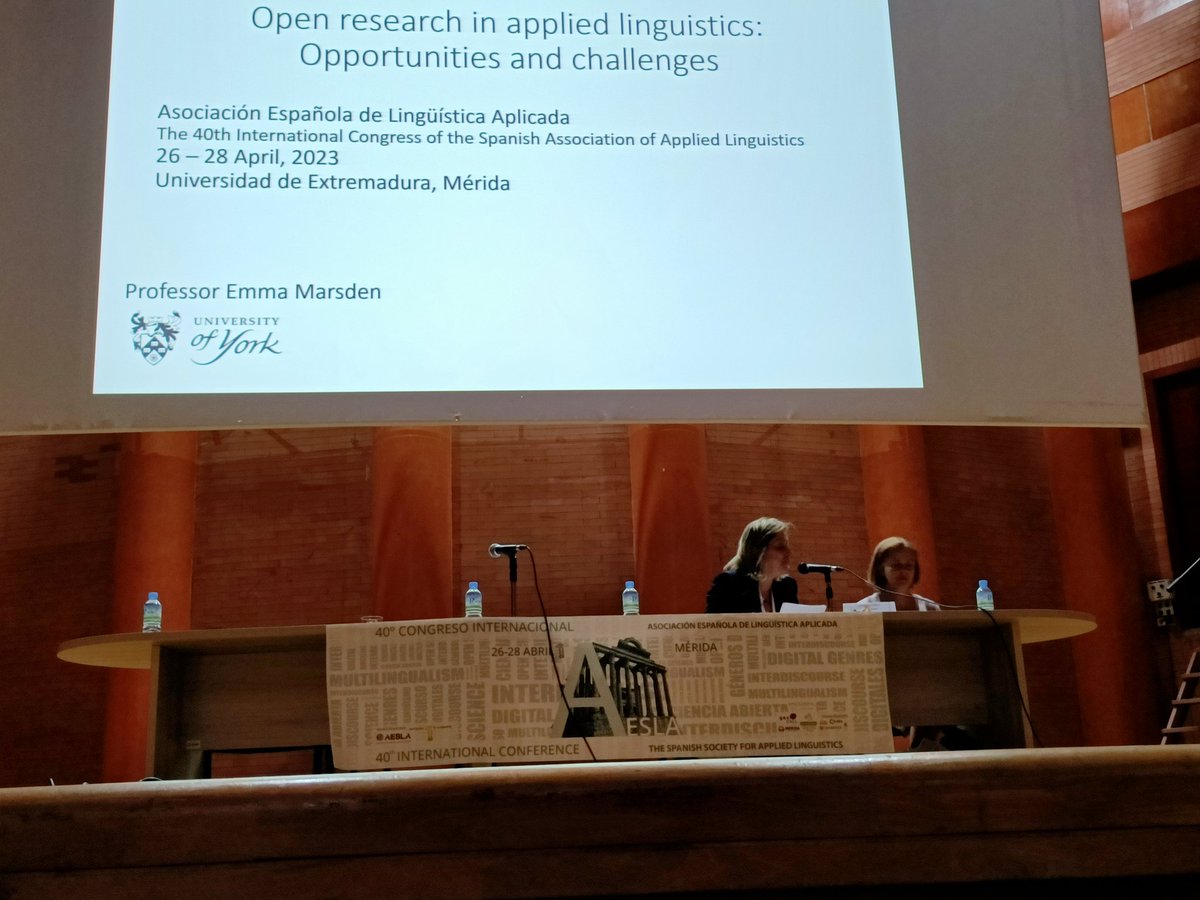 Emma Marsden lecturing on open research in applied linguistics at #AESLA2023 @aesla_twit